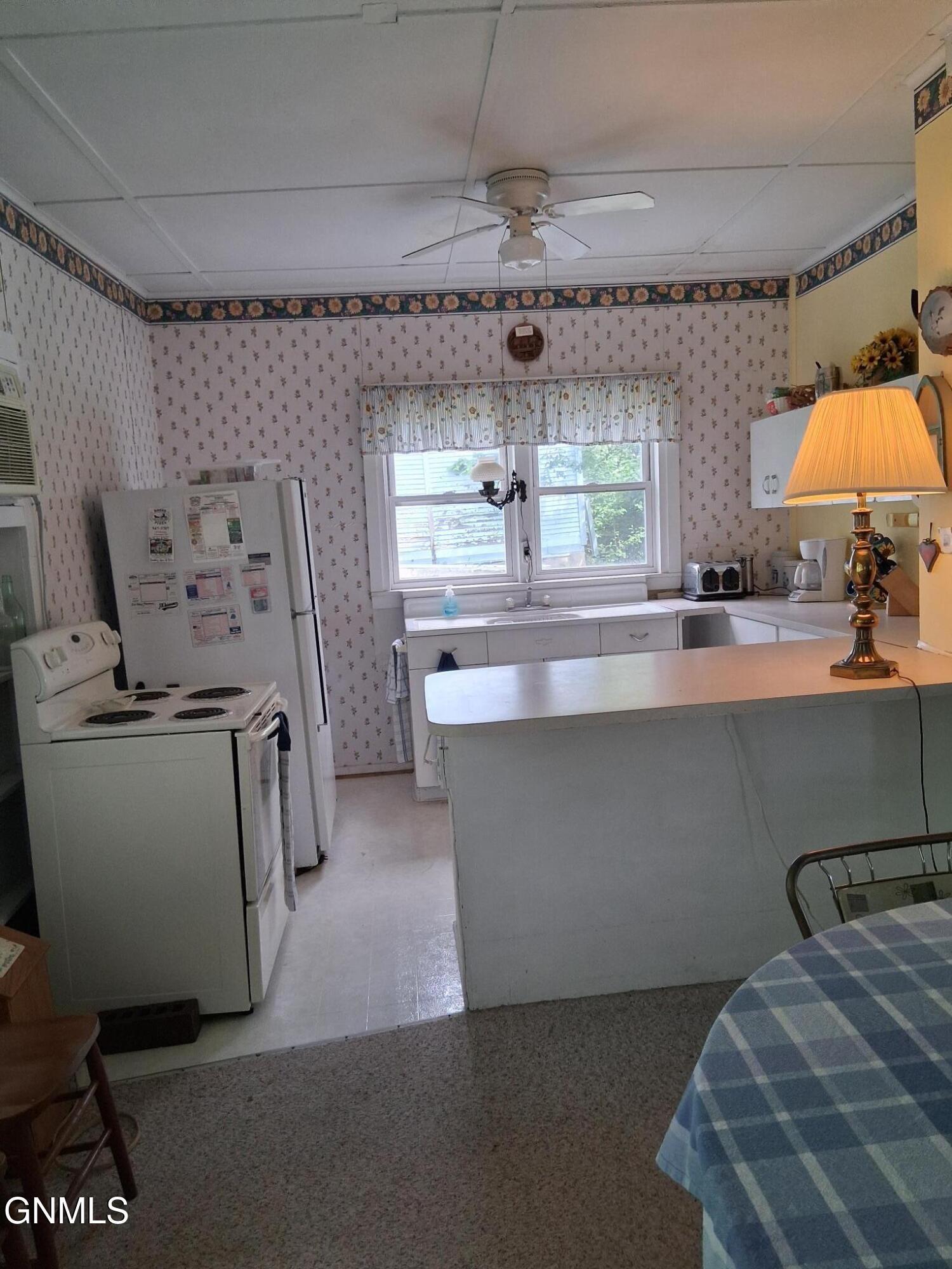 Image 3: 307 Kitchen
