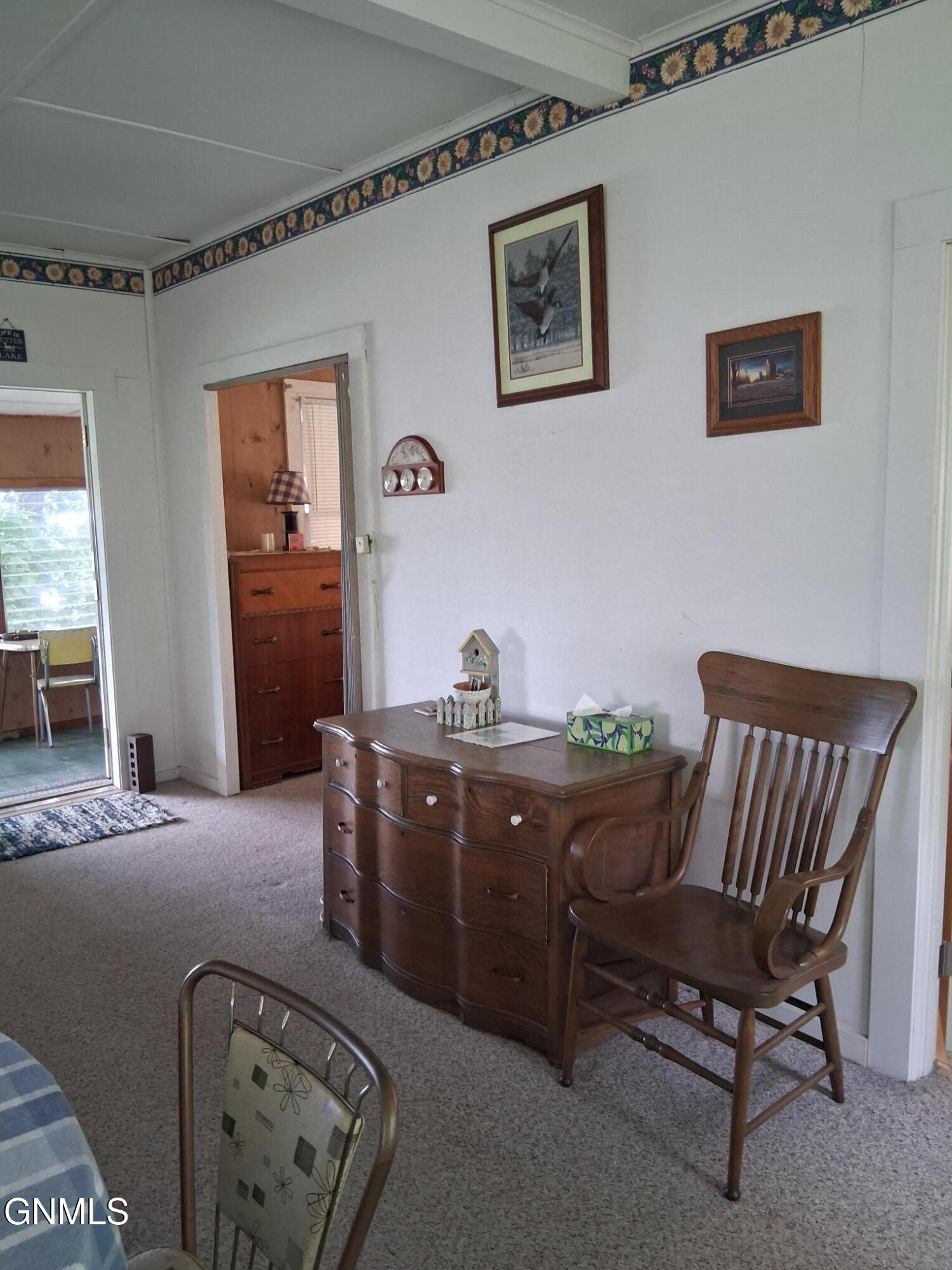 Image 4: 307 Entry Area