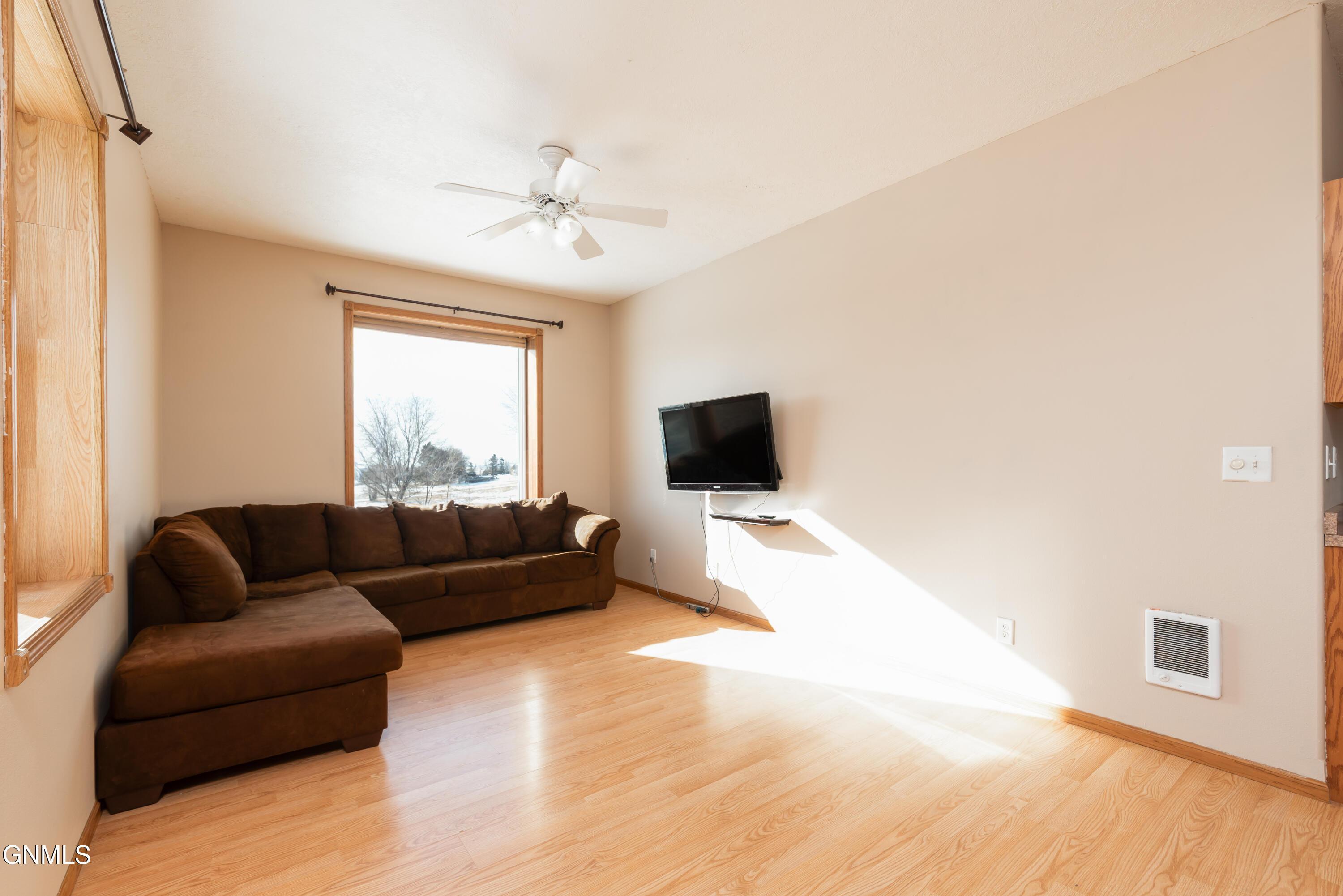 Image 3: 403 3rd St #4-6