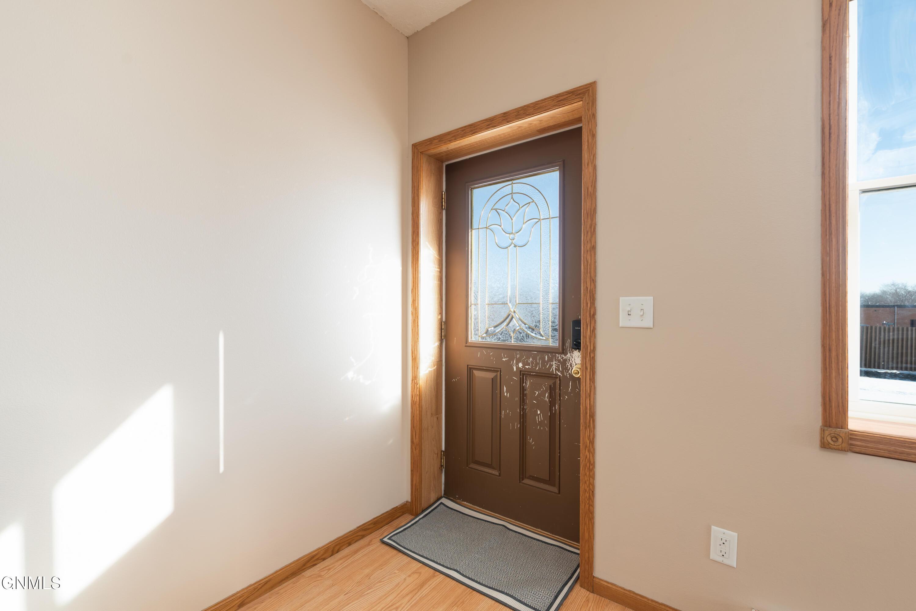 Image 4: 403 3rd St #4-3