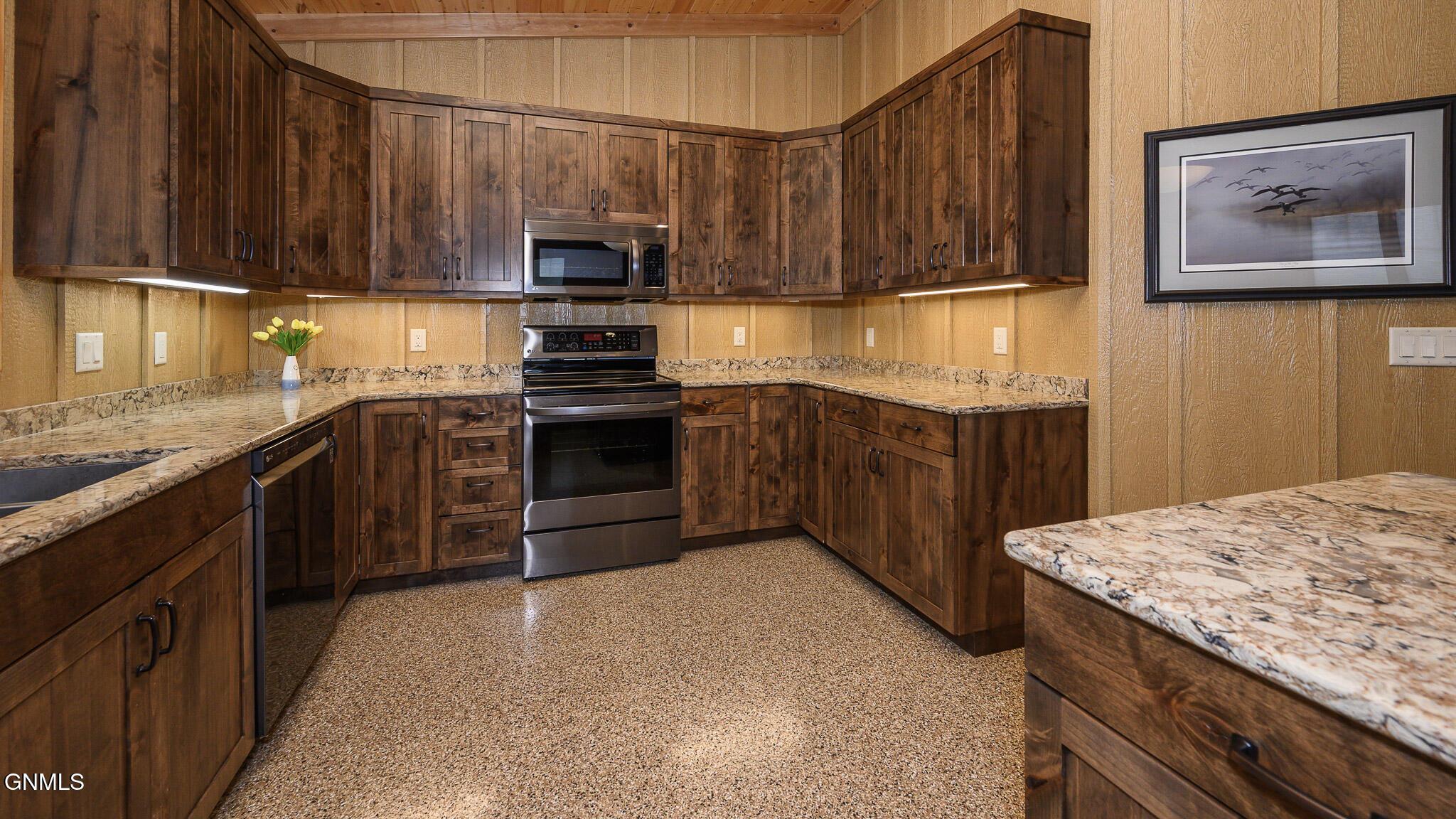 Image 4: Kitchen