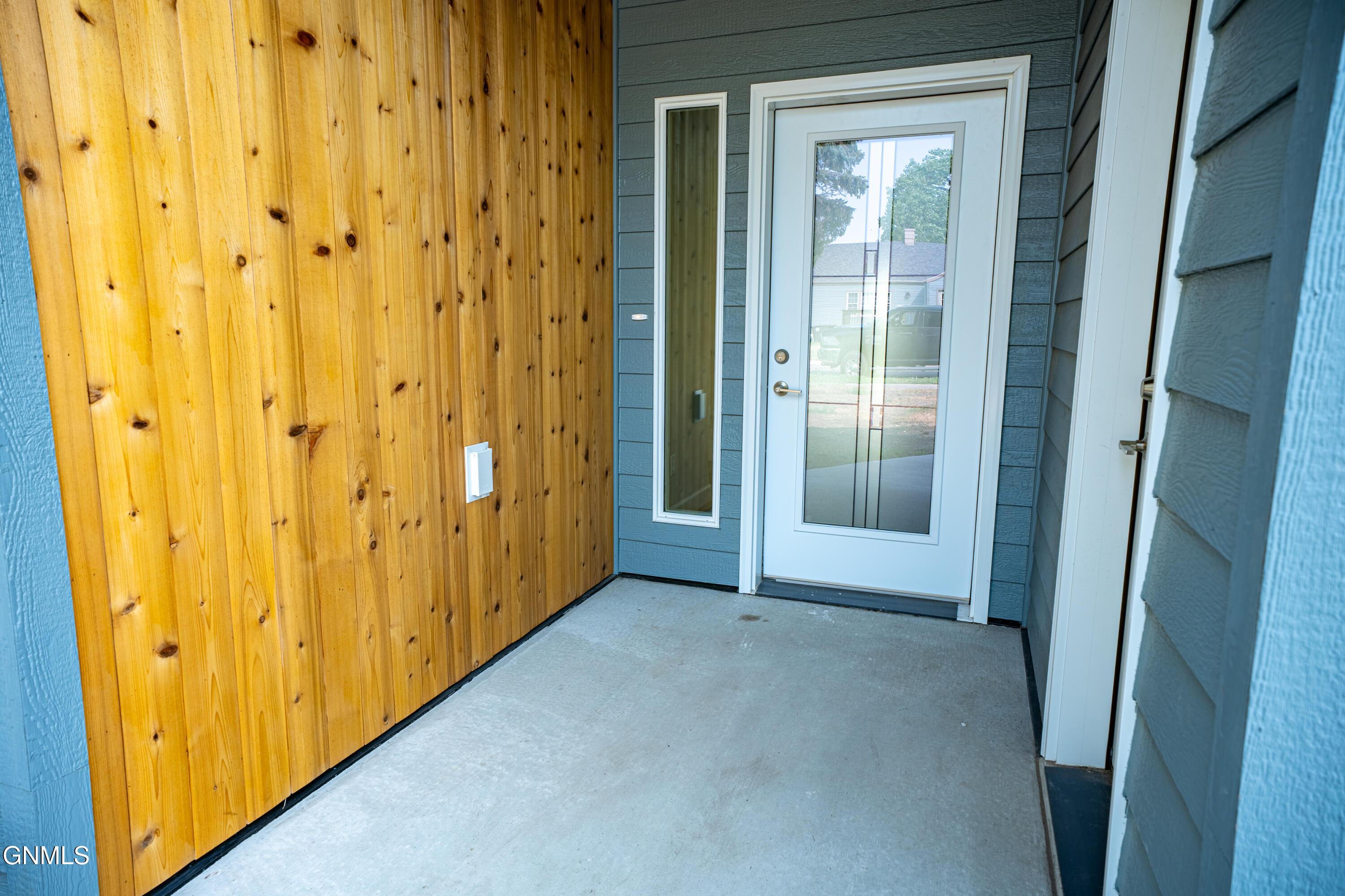 Image 2: 26-PREDana-2636-117 3rd St Riverdale-181