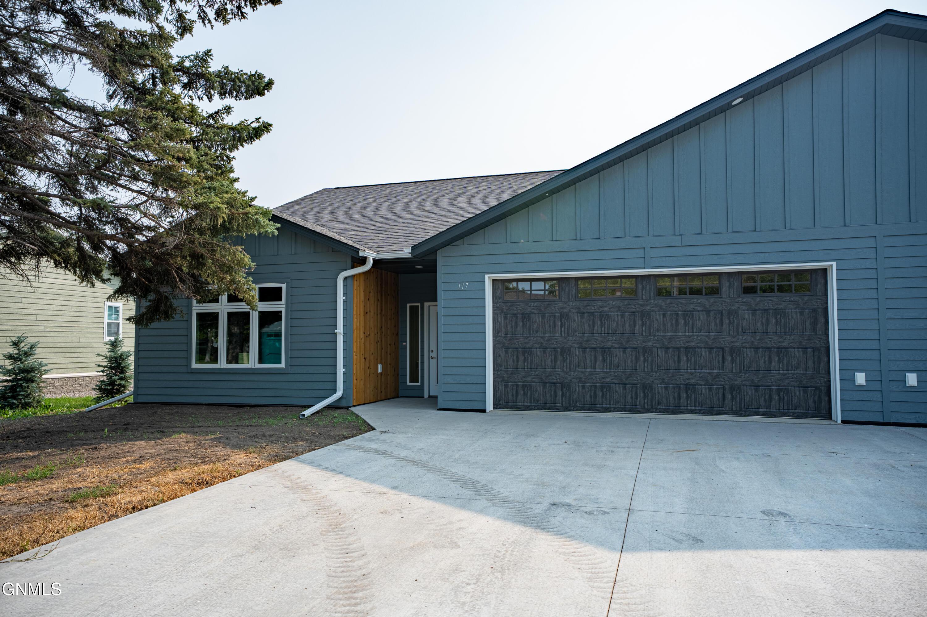 Image 4: 26-PREDana-2636-117 3rd St Riverdale-201