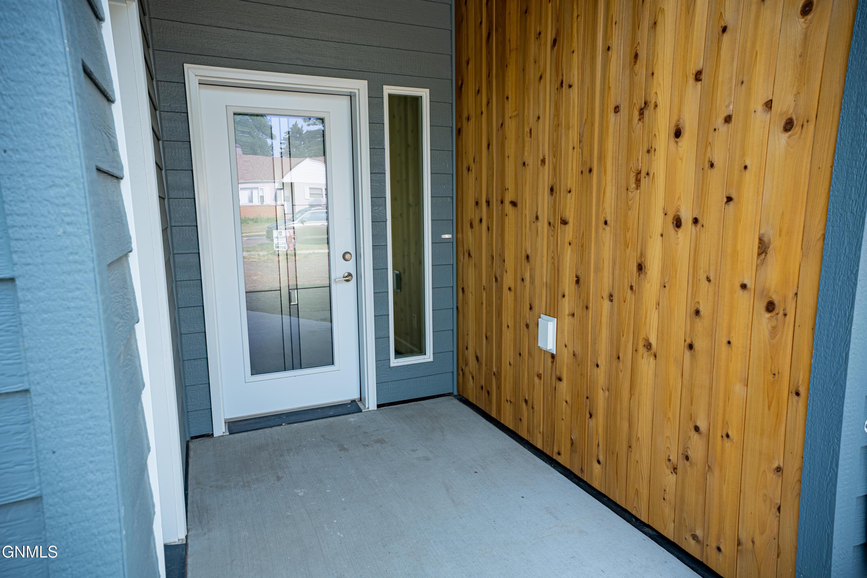 Image 3: 26-PREDana-2636-119 3rd St Riverdale-021