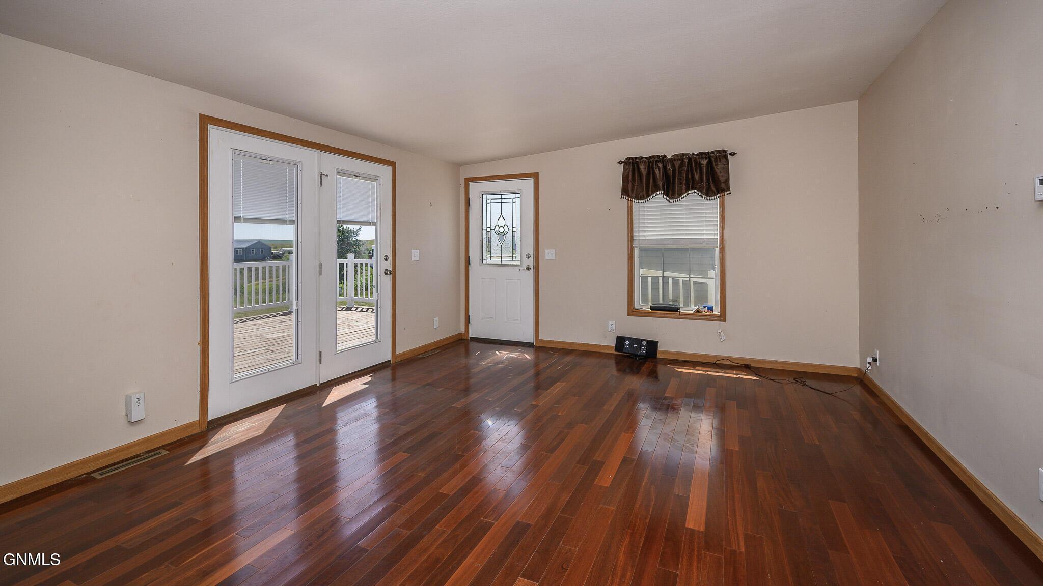 Image 4: Entrance/sitting room