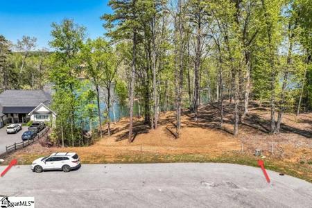 5 Little Keowee Boulevard