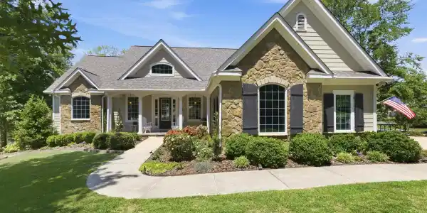 213 Commonwealth Drive