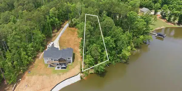 80 E Commodore Drive