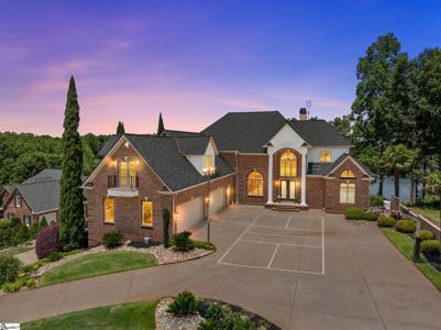 204 E Caledonia Court