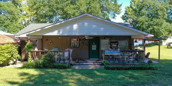 105 Labrador Drive