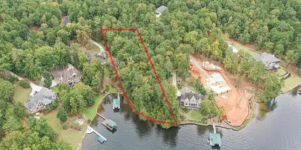 215 Commonwealth Drive