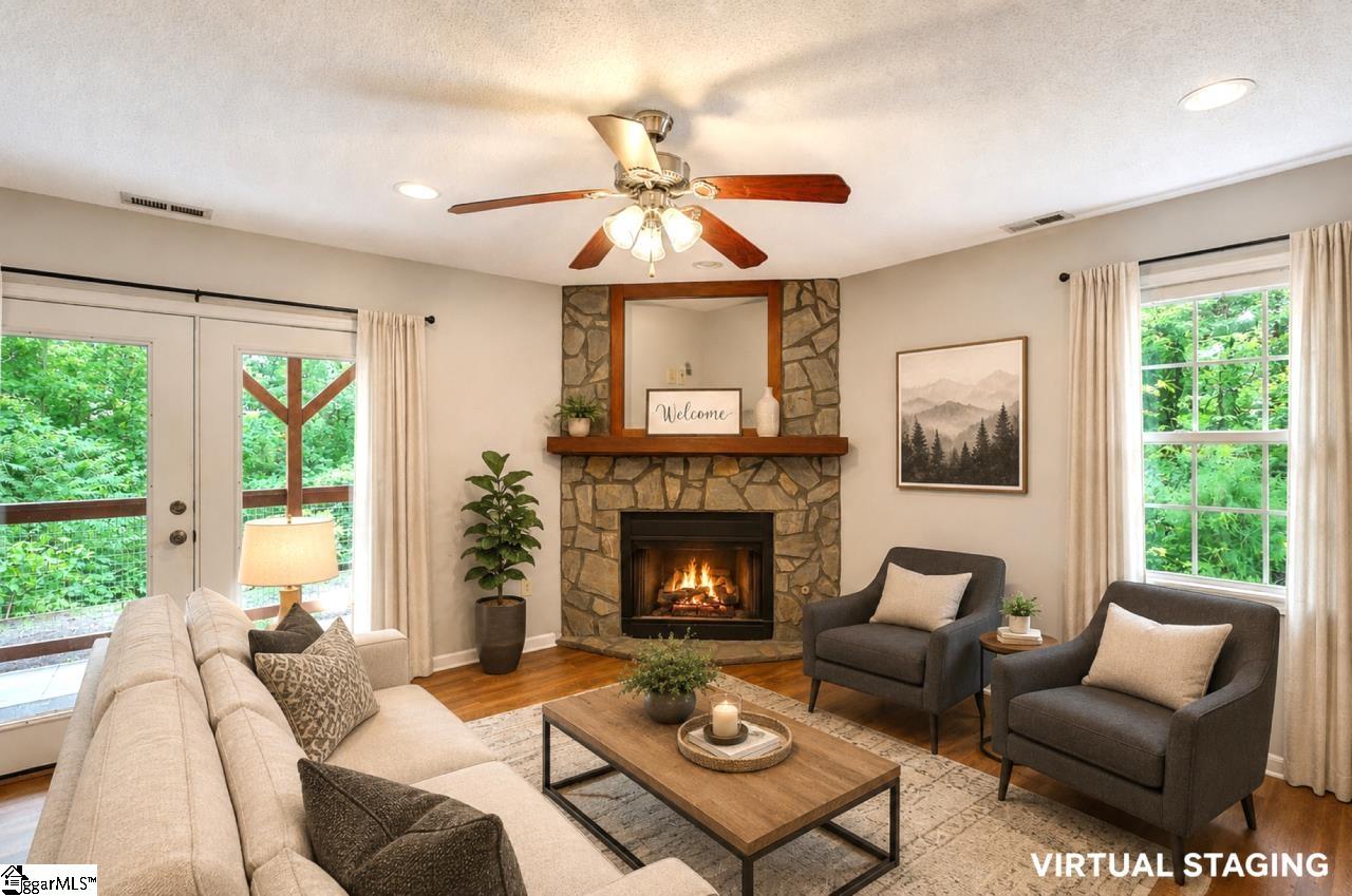 Image 4: Living room