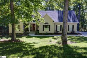 7 Rollingreen Road