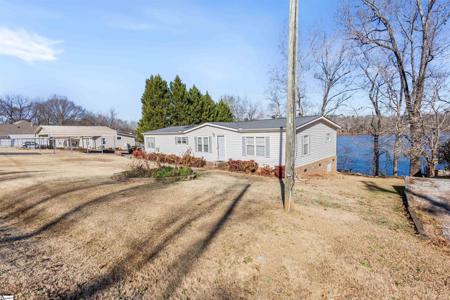 1754 Memorial Drive Extension