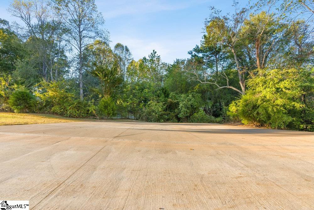 Image 4: Can fit 10 vehicles comfortably, located in the front of the driveway, near Deyoung Road.
