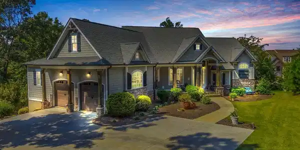 303 Commonwealth Drive