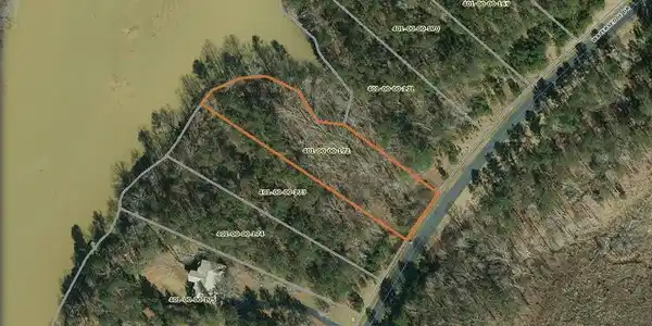 L105 Watersedge Dr.