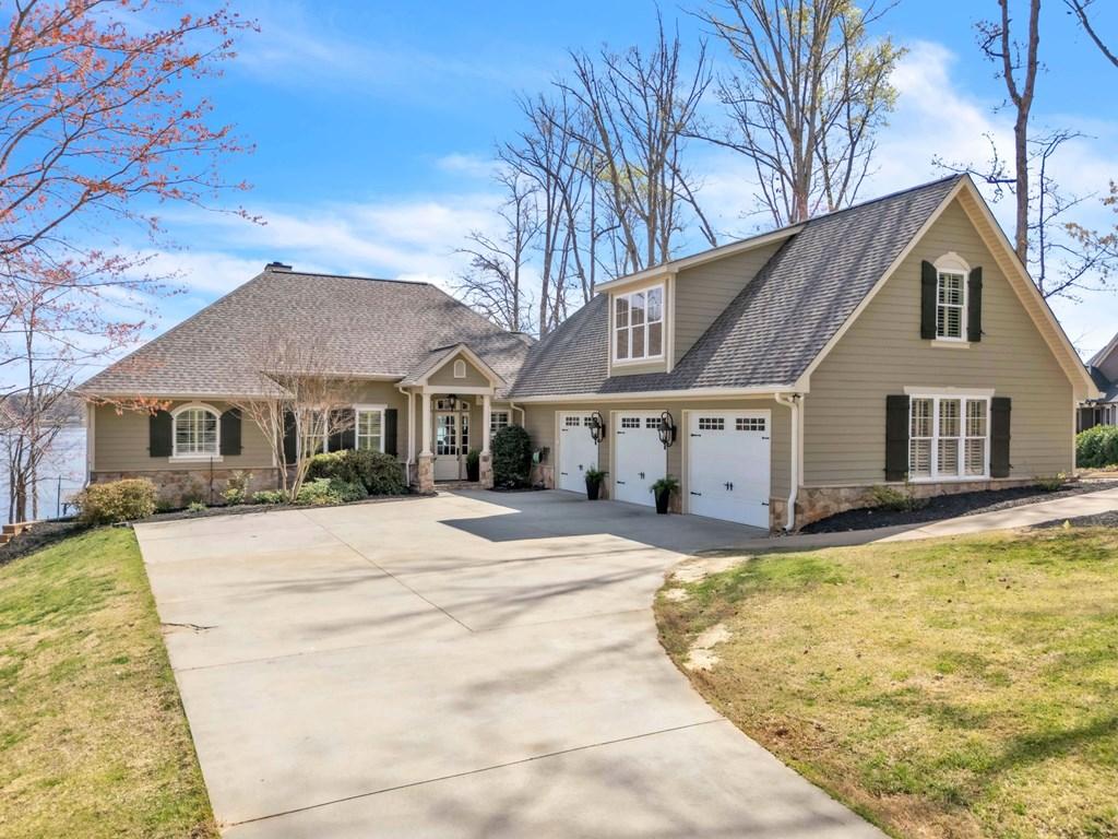 Image 2: Welcome to 213 Nautical Way!