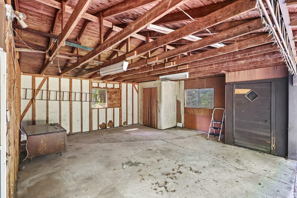 Image 4: ATTACHED GARAGE