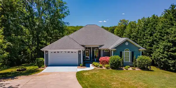 116 Topsail Dr
