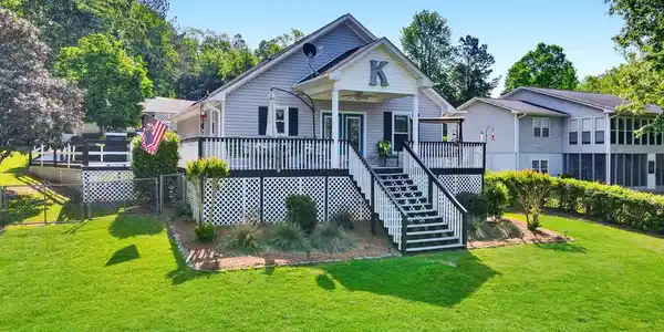 97 Hickory Bay