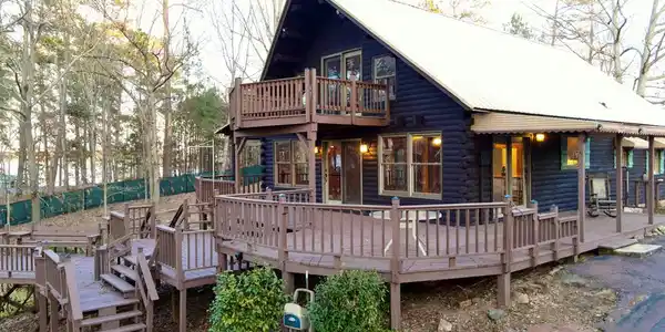 401 Mill Cabin Rd NE
