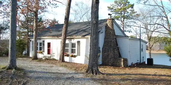 1109 Calhoun East