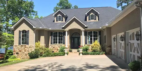 422 Commonwealth Dr.
