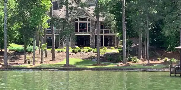 340 Abercrombie Pointe