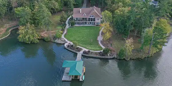 307 Commonwealth Dr