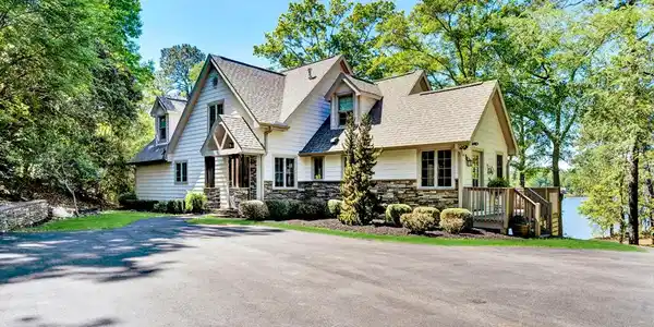 215 Harbor Cove Rd.