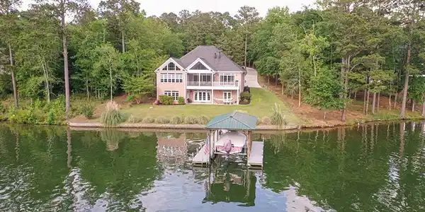 372 Abercrombie Pt
