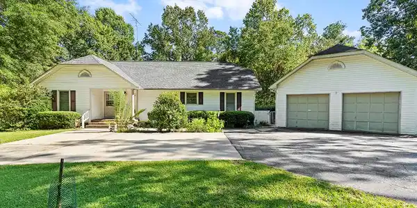 301 Cove Rd