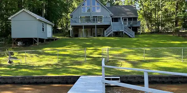 512 SAND SHORE DRIVE