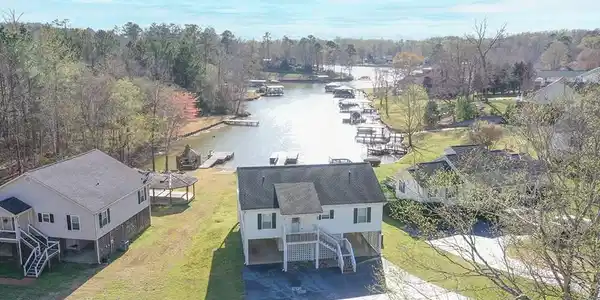 945 Ridgewood Drive