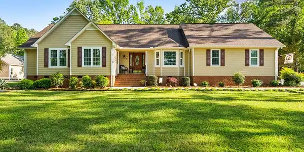 202 Pucketts Pointe Rd