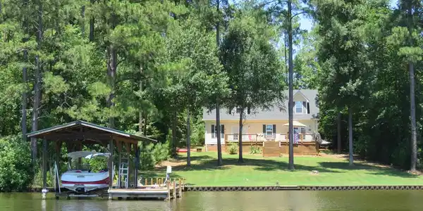 309 Commodore Dr W