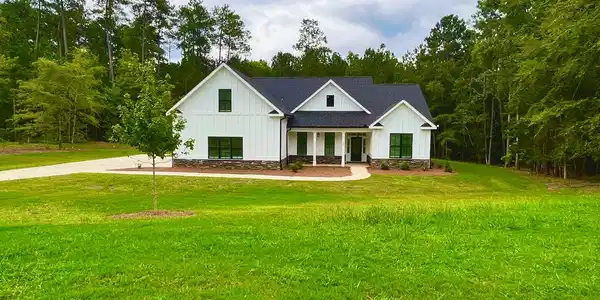 105 Abercrombie Pointe