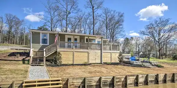 567 Lake Forest Drive