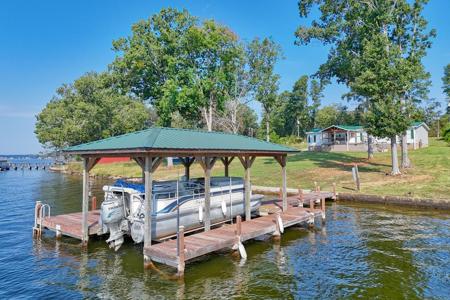 712 Lakeview Farm Rd