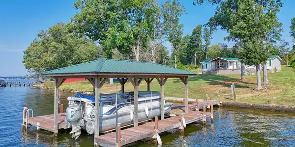 712 Lakeview Farm Rd