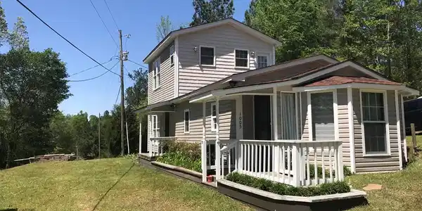 1005 Sulphur Springs