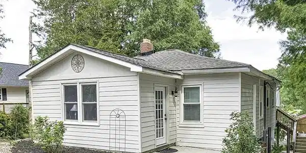 302 Pinelake