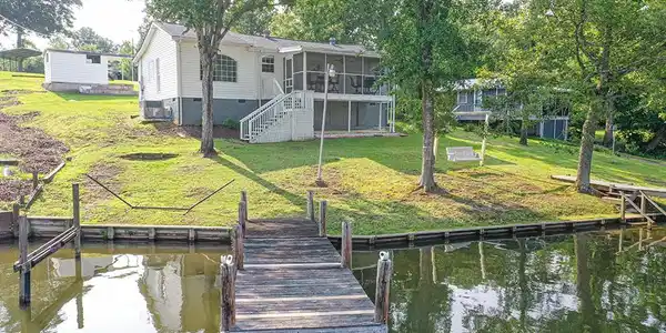 358 Lake Breeze Rd