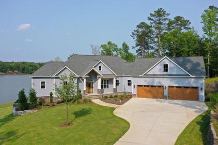 990 Eagles Harbor Dr