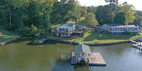 212 Agnew Rd