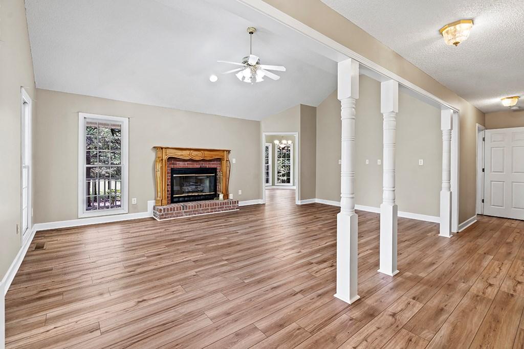 Image 2: Living Room