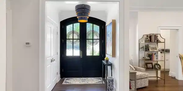 Image 4: Foyer