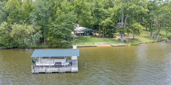 12 Twin Oaks Rd