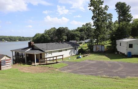 1186 Virginia Cir